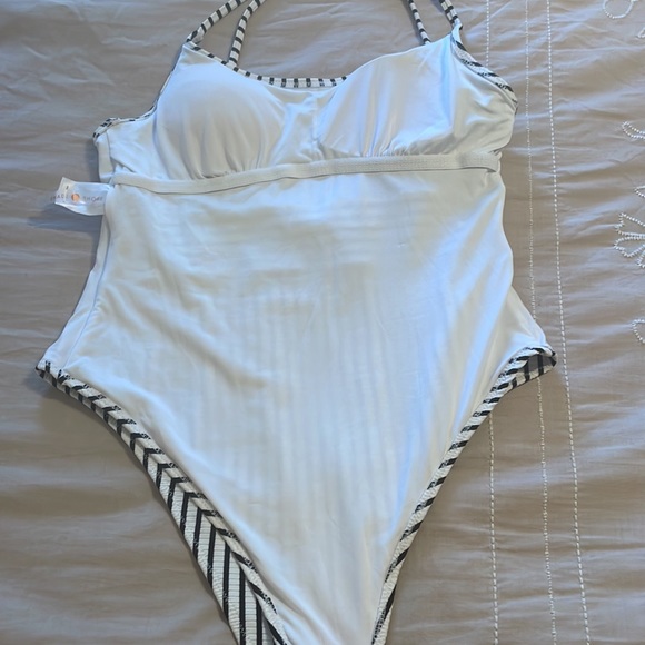 Shade Shore Womens One Piece Swimsuit- Medium - Picture 8 of 9